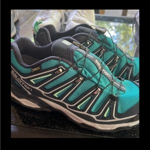 Salomon hiking shoes 8.5